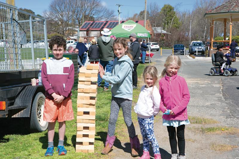 <img alt='Claire Reynolds, Beatrix Harrison, Toby Harrison and Lachlan McClymont by the giant jenga.'>